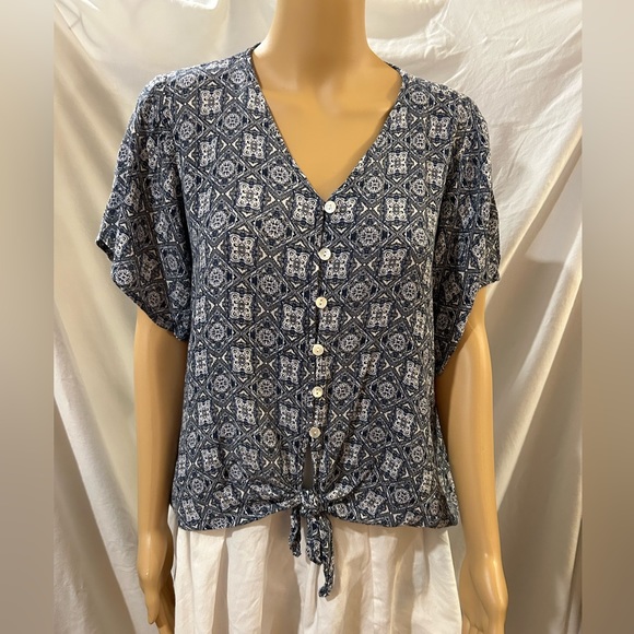 Cabana Cay tie front,  SZ Medium blouse. - Picture 2 of 6